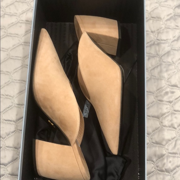 ❌SOLD❌ Prada suede mule heels size6 - Picture 3 of 7